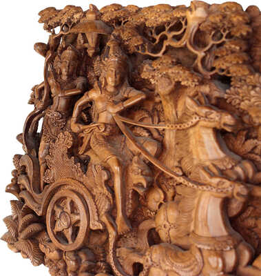 Панно, посвящённое богу Вишну, летящему на своей ездовой птице Гаруде